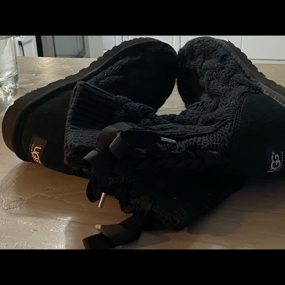 Ugg - Picture 3 of 4